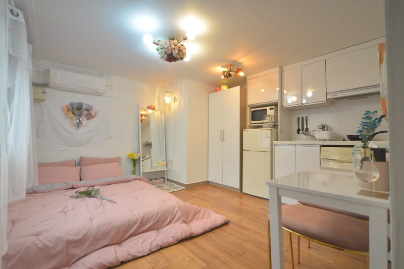 Apartment near Hongik Univ. Station