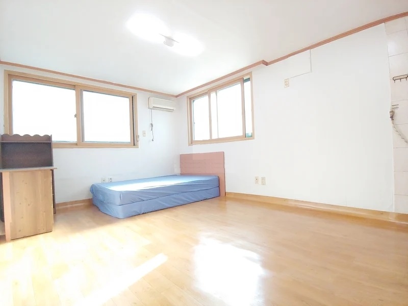 Studio near Ewha Womans Univ. Station