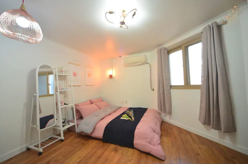 Apartment near Hongik Univ. Station